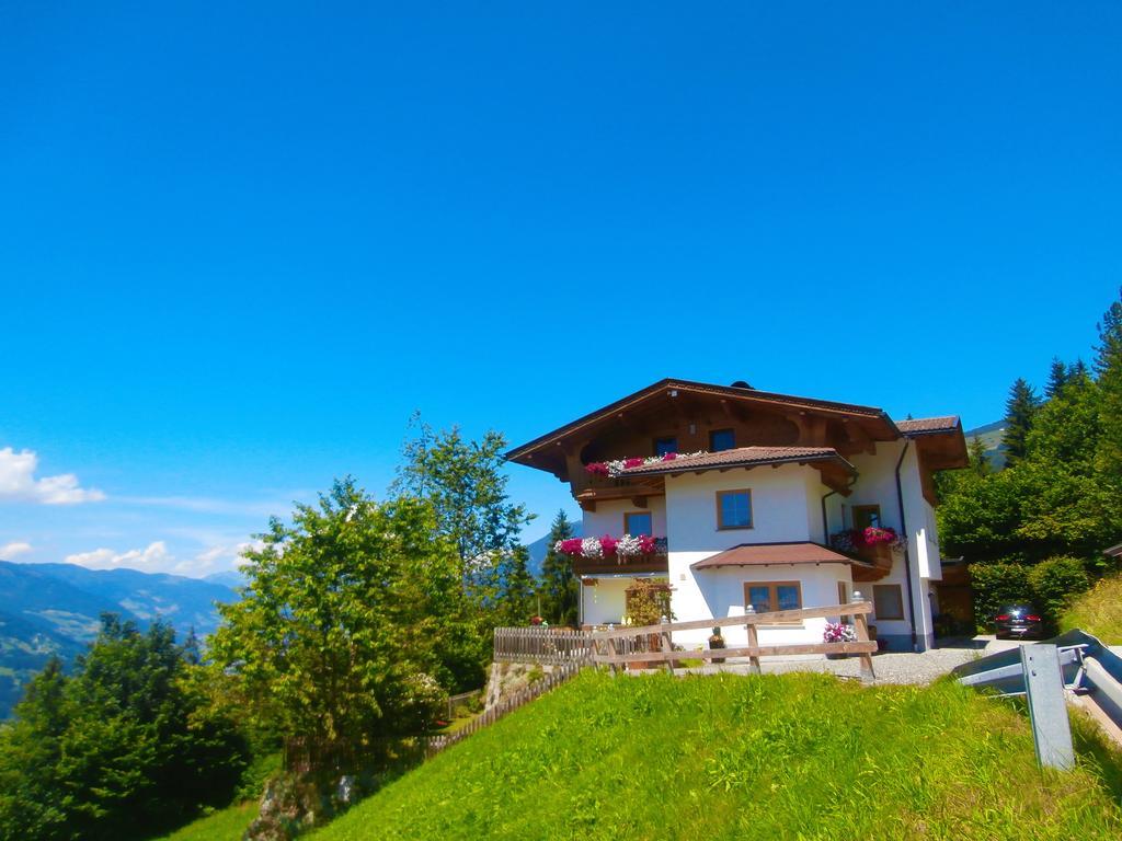 Апартаменты Landhaus Claudia Цель-ам-Циллер Экстерьер фото